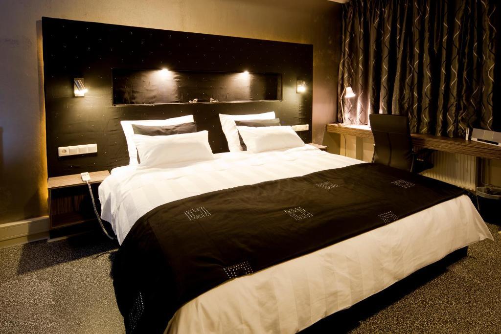 Raadhuis Dinther Suites Heeswijk-Dinther Δωμάτιο φωτογραφία